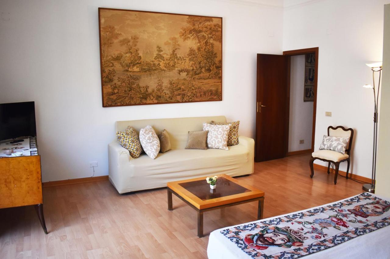 Appartamento Nel Centro Storico Di Palermo - Via Meli'S House Eksteriør billede